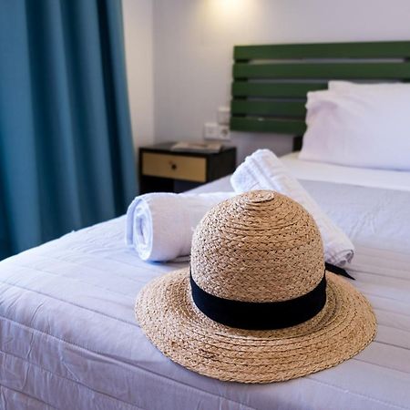 Petrití Christina Beachfront Rooms By Hotelius מראה חיצוני תמונה
