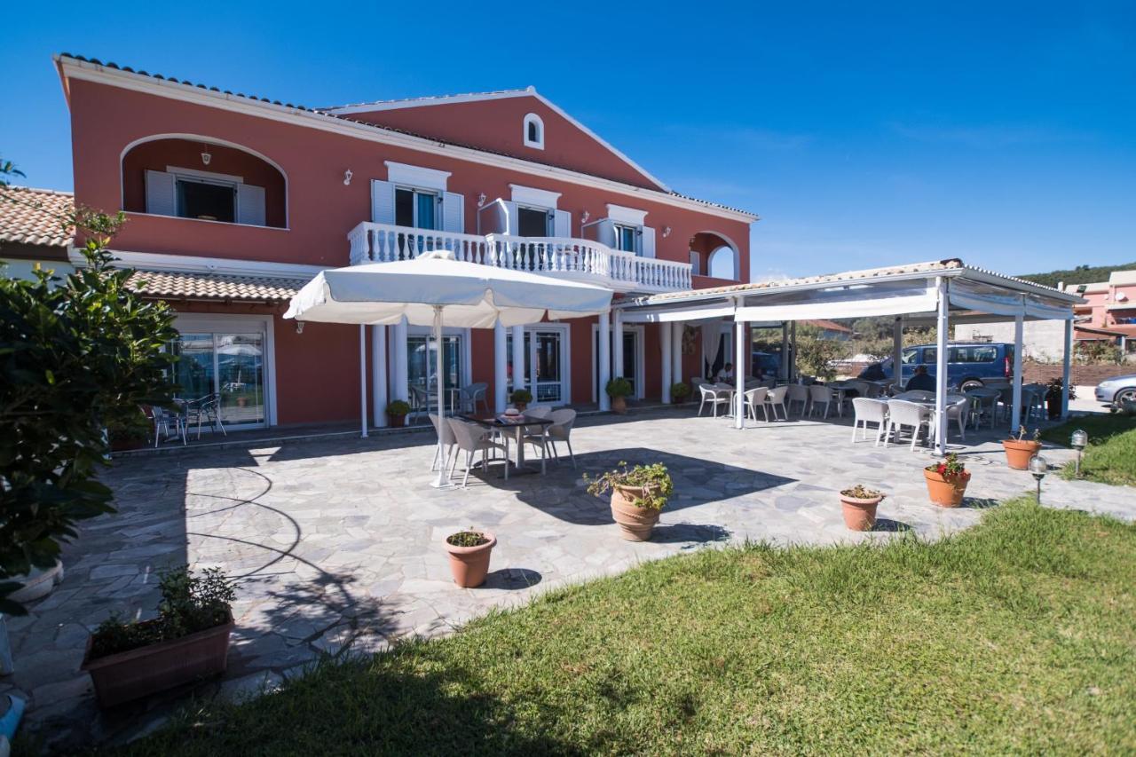 Petrití Christina Beachfront Rooms By Hotelius מראה חיצוני תמונה