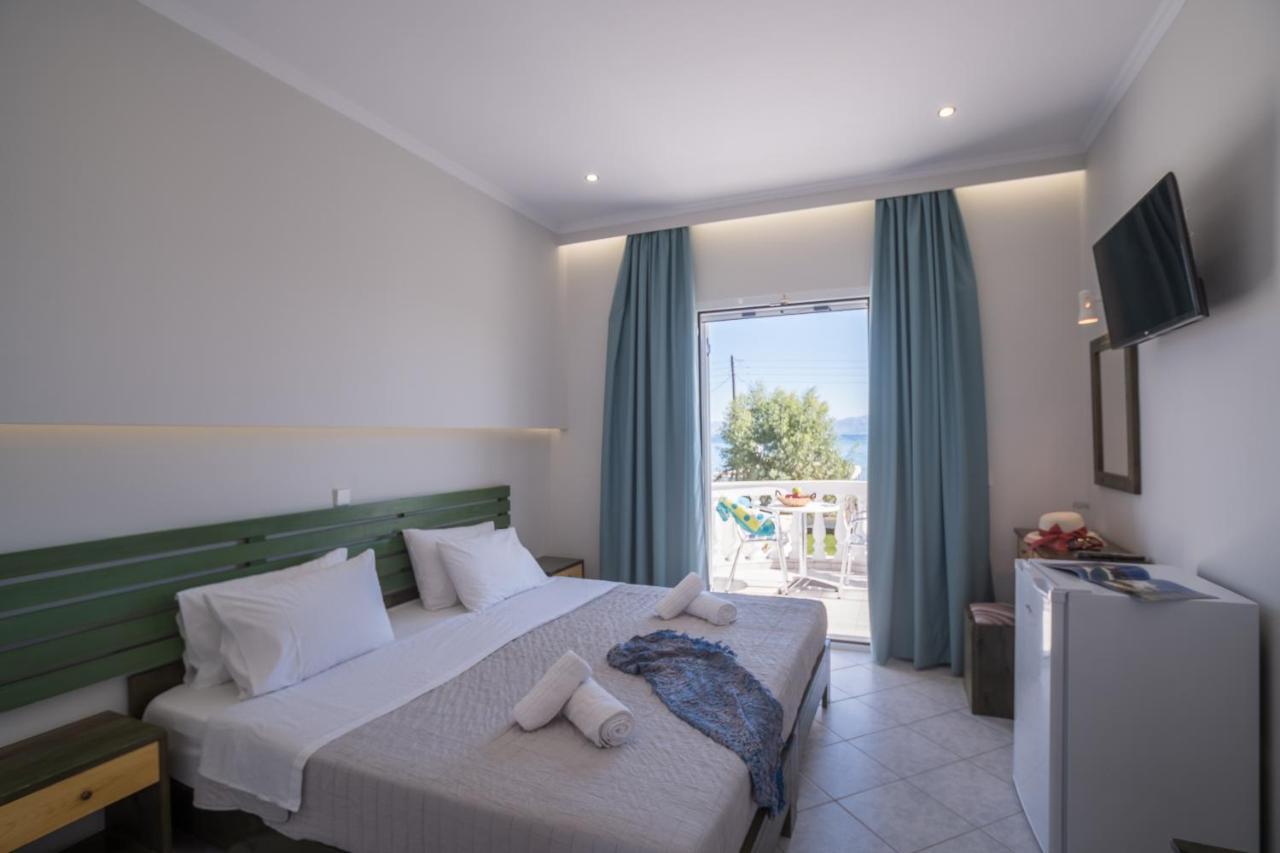 Petrití Christina Beachfront Rooms By Hotelius מראה חיצוני תמונה