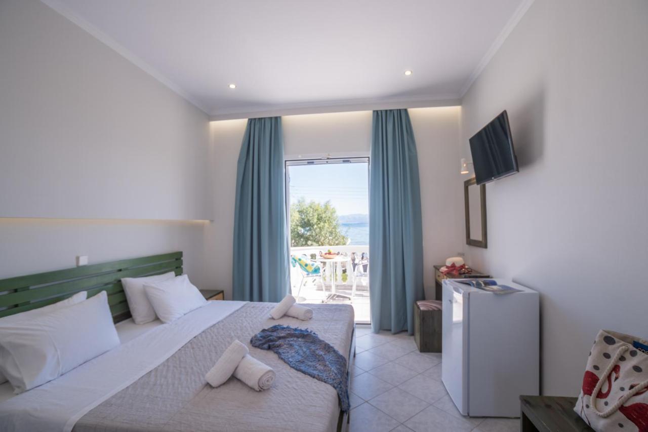 Petrití Christina Beachfront Rooms By Hotelius מראה חיצוני תמונה