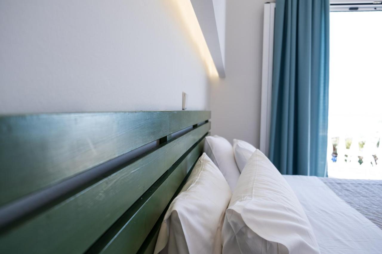 Petrití Christina Beachfront Rooms By Hotelius מראה חיצוני תמונה