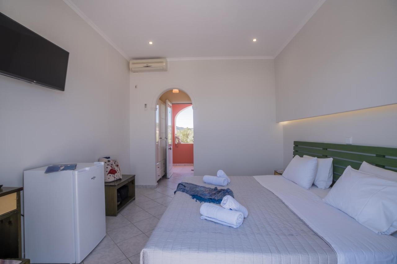 Petrití Christina Beachfront Rooms By Hotelius מראה חיצוני תמונה