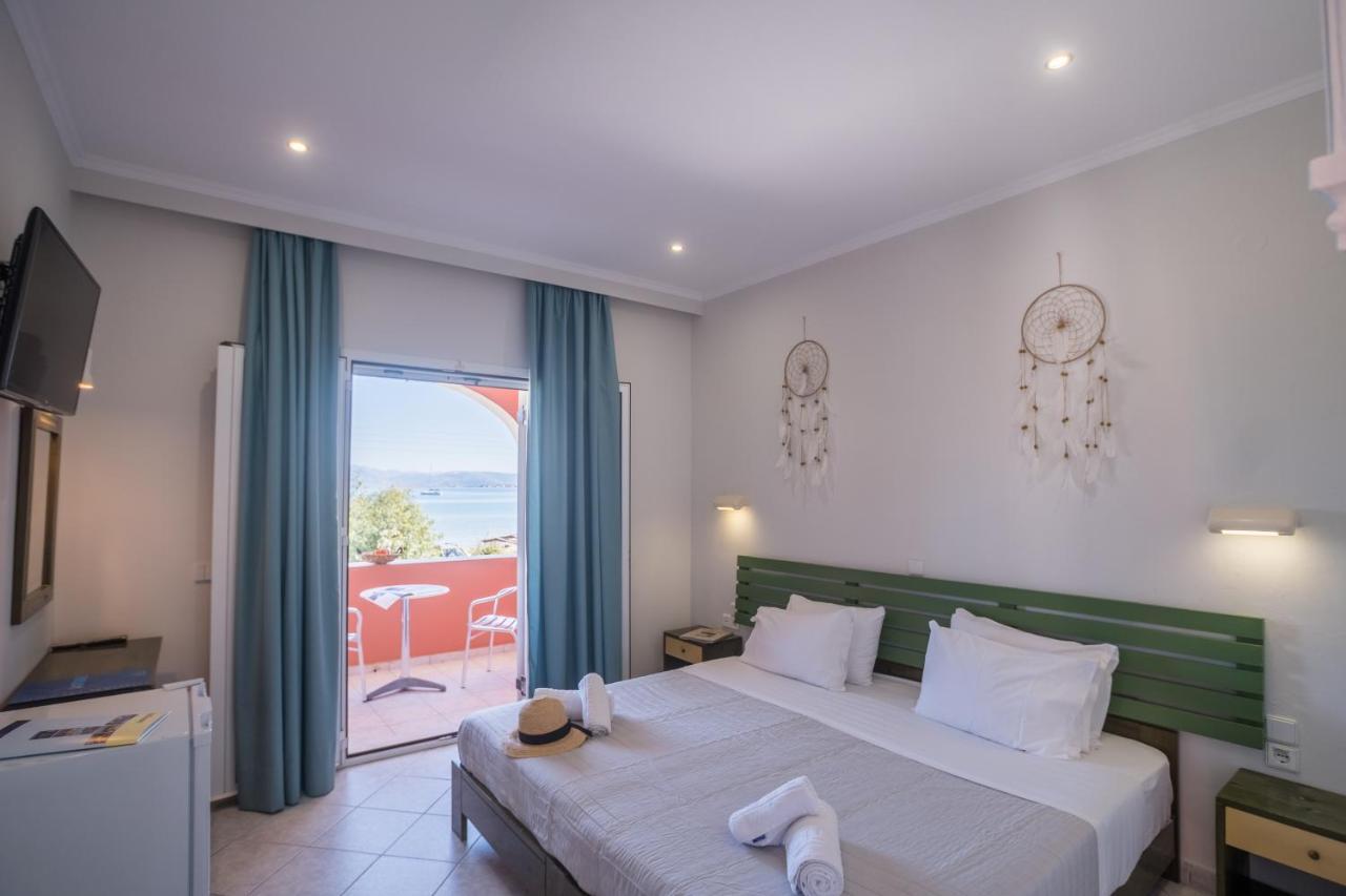 Petrití Christina Beachfront Rooms By Hotelius מראה חיצוני תמונה