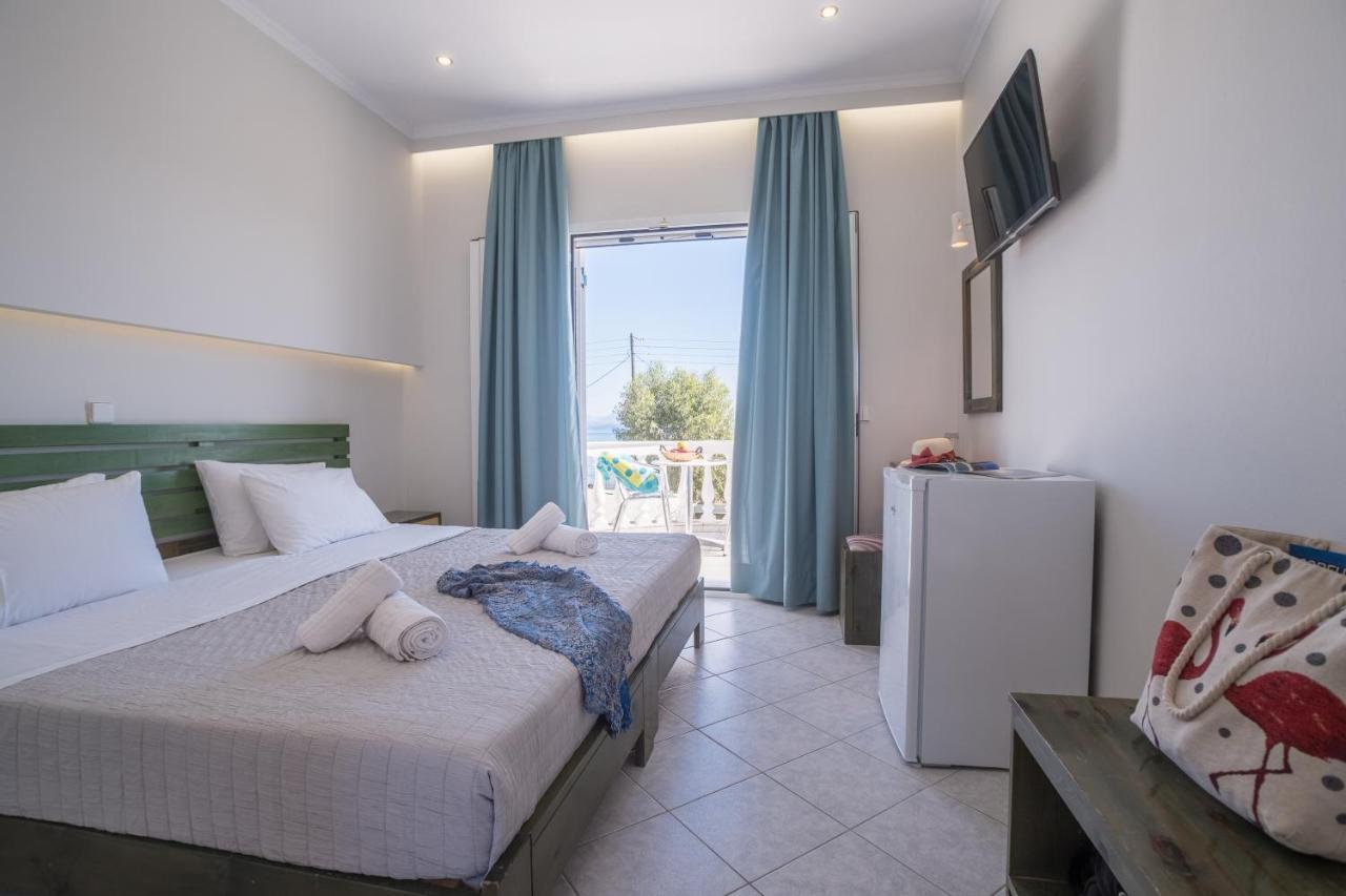 Petrití Christina Beachfront Rooms By Hotelius מראה חיצוני תמונה