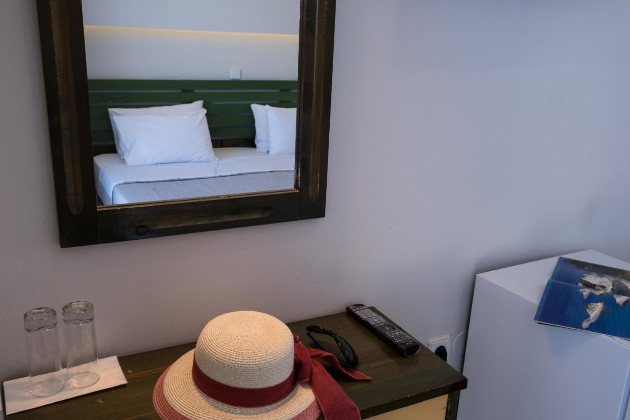 Petrití Christina Beachfront Rooms By Hotelius מראה חיצוני תמונה
