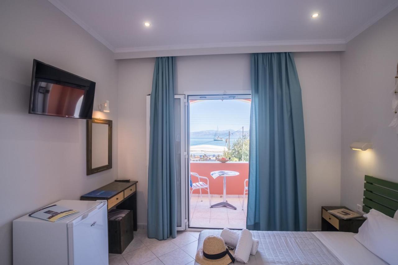 Petrití Christina Beachfront Rooms By Hotelius מראה חיצוני תמונה